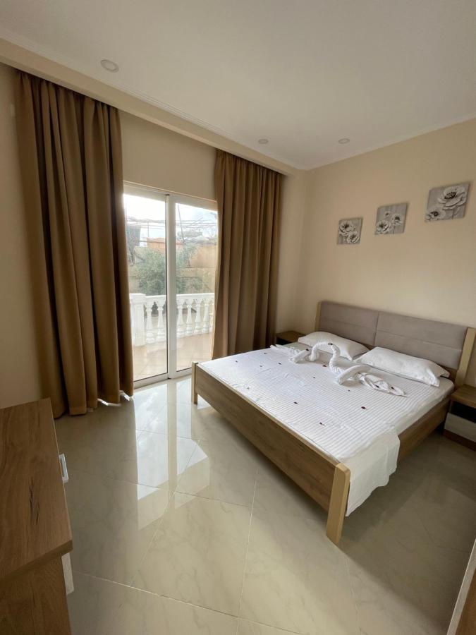 Seaside Apartmens Sarandë Buitenkant foto