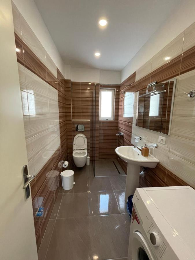 Seaside Apartmens Sarandë Buitenkant foto
