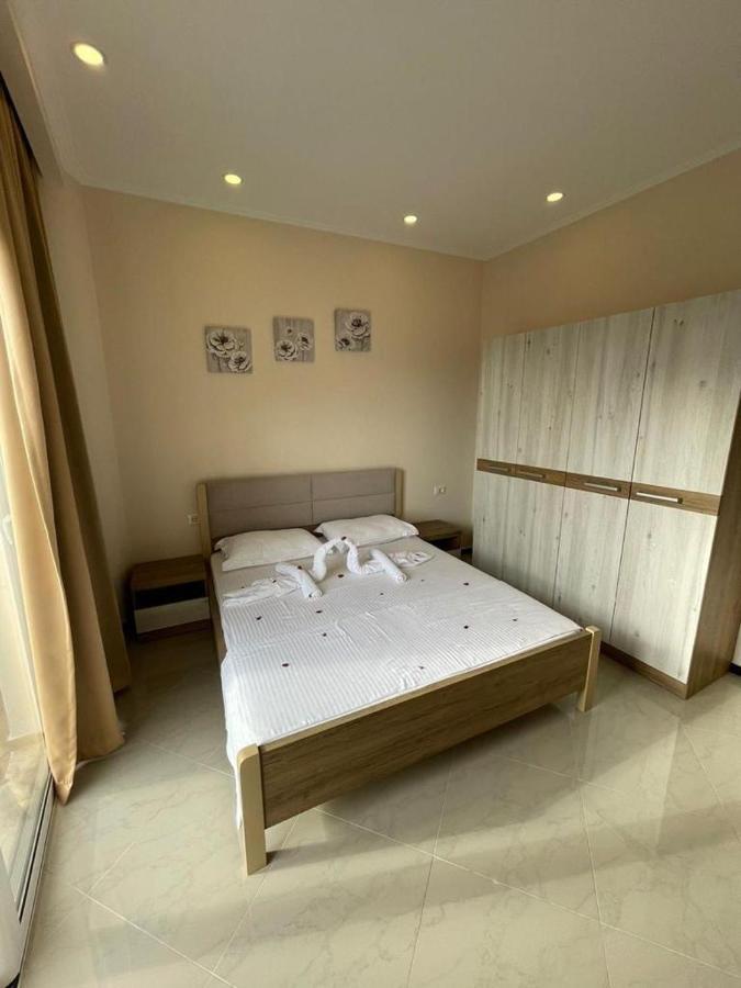 Seaside Apartmens Sarandë Buitenkant foto
