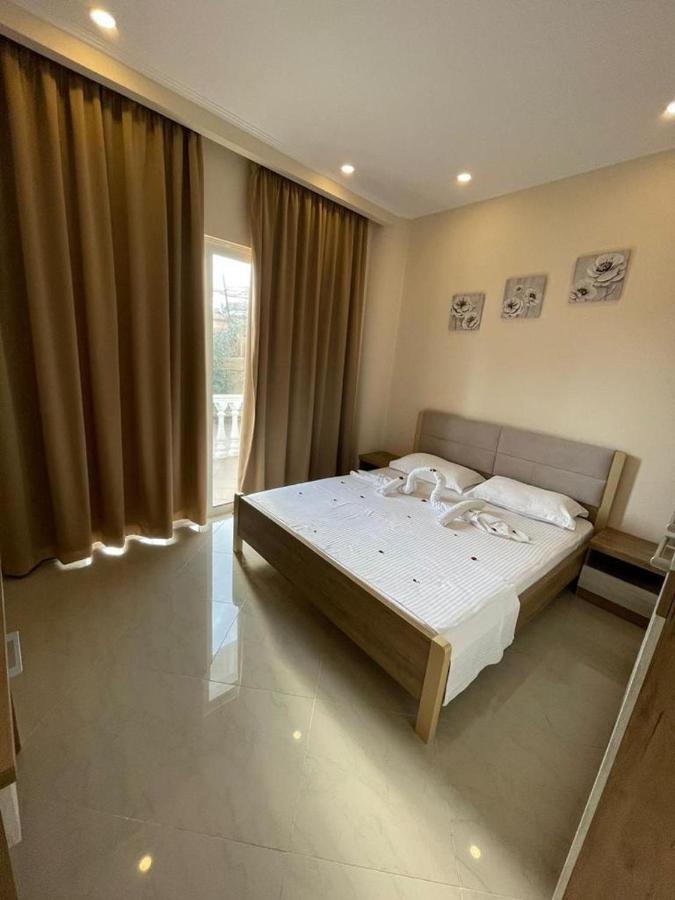 Seaside Apartmens Sarandë Buitenkant foto