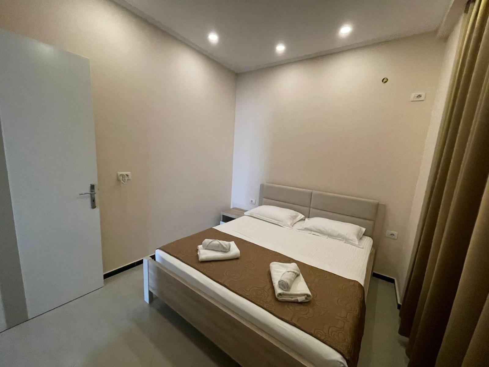 Seaside Apartmens Sarandë Buitenkant foto