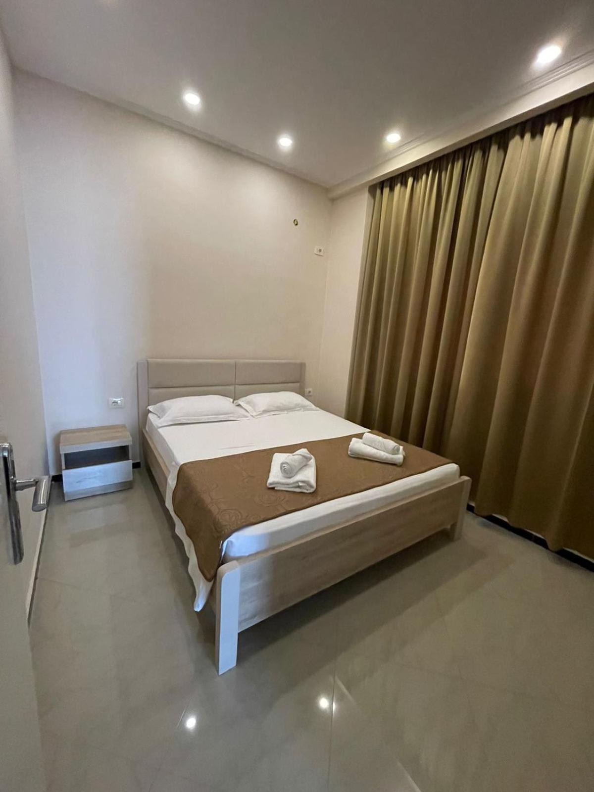Seaside Apartmens Sarandë Buitenkant foto