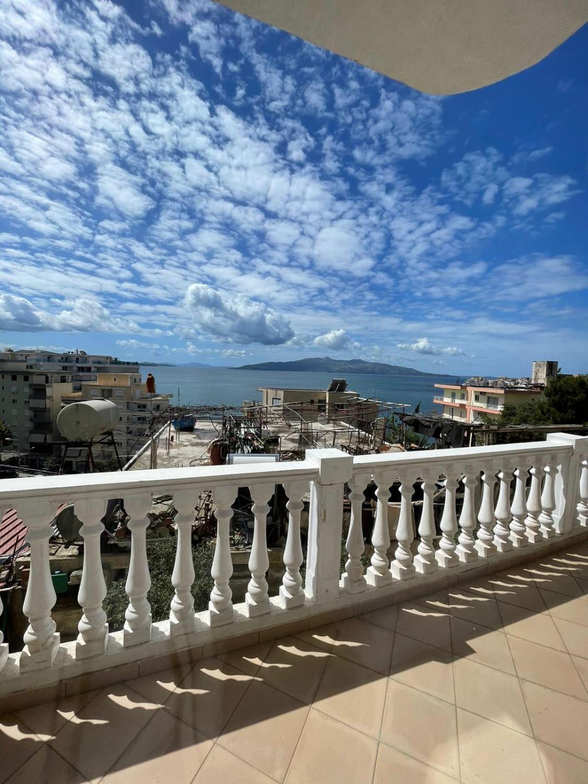 Seaside Apartmens Sarandë Buitenkant foto