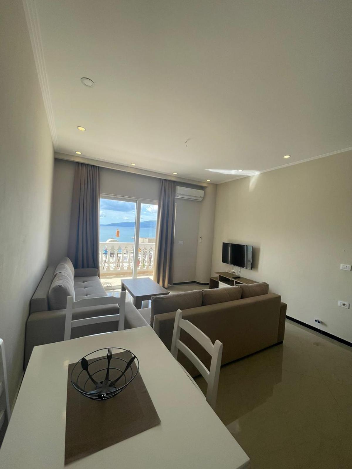Seaside Apartmens Sarandë Buitenkant foto