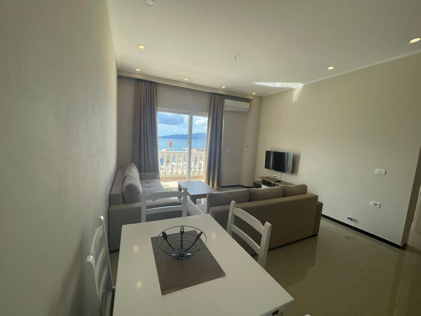 Seaside Apartmens Sarandë Buitenkant foto