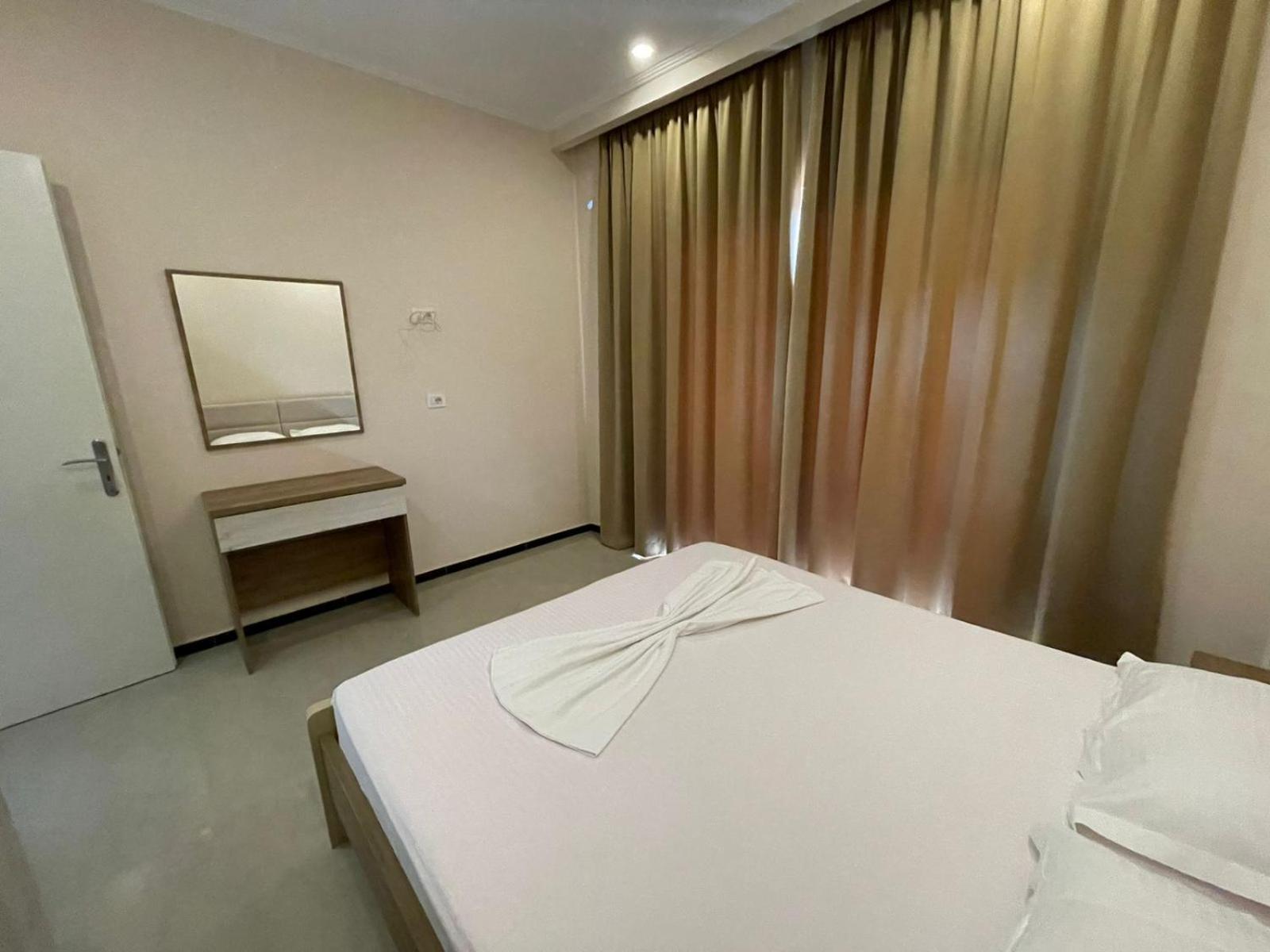 Seaside Apartmens Sarandë Buitenkant foto
