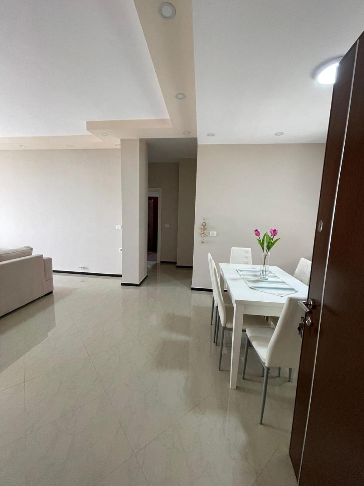 Seaside Apartmens Sarandë Buitenkant foto