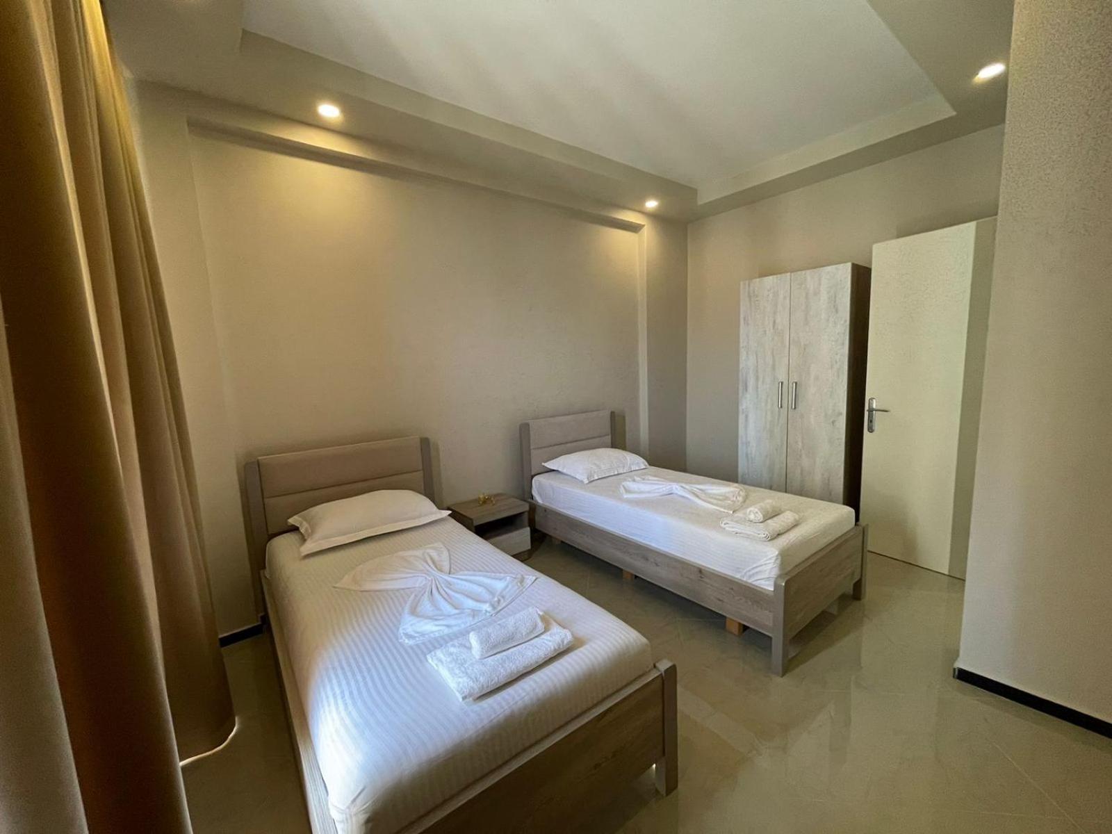 Seaside Apartmens Sarandë Buitenkant foto