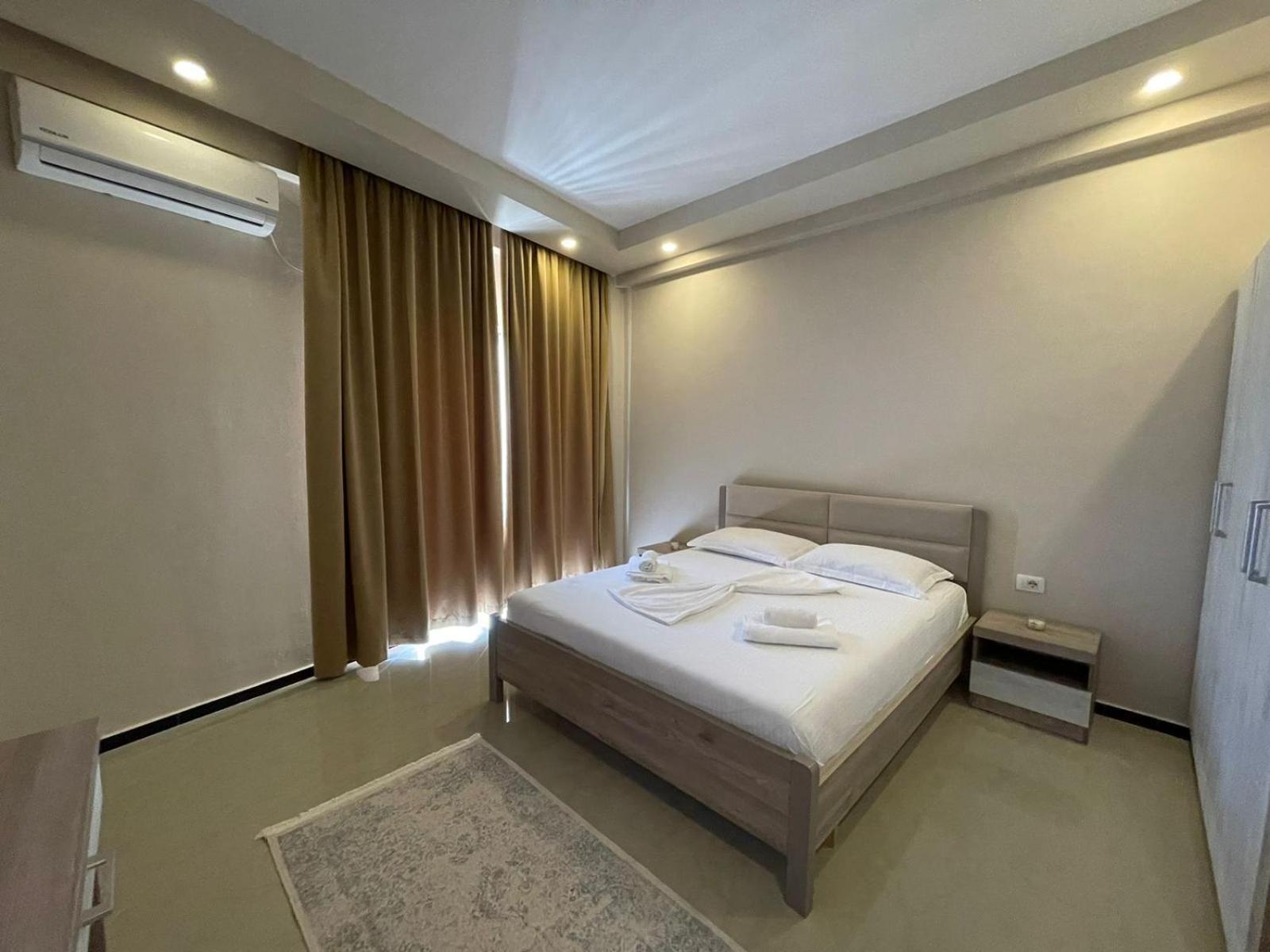 Seaside Apartmens Sarandë Buitenkant foto